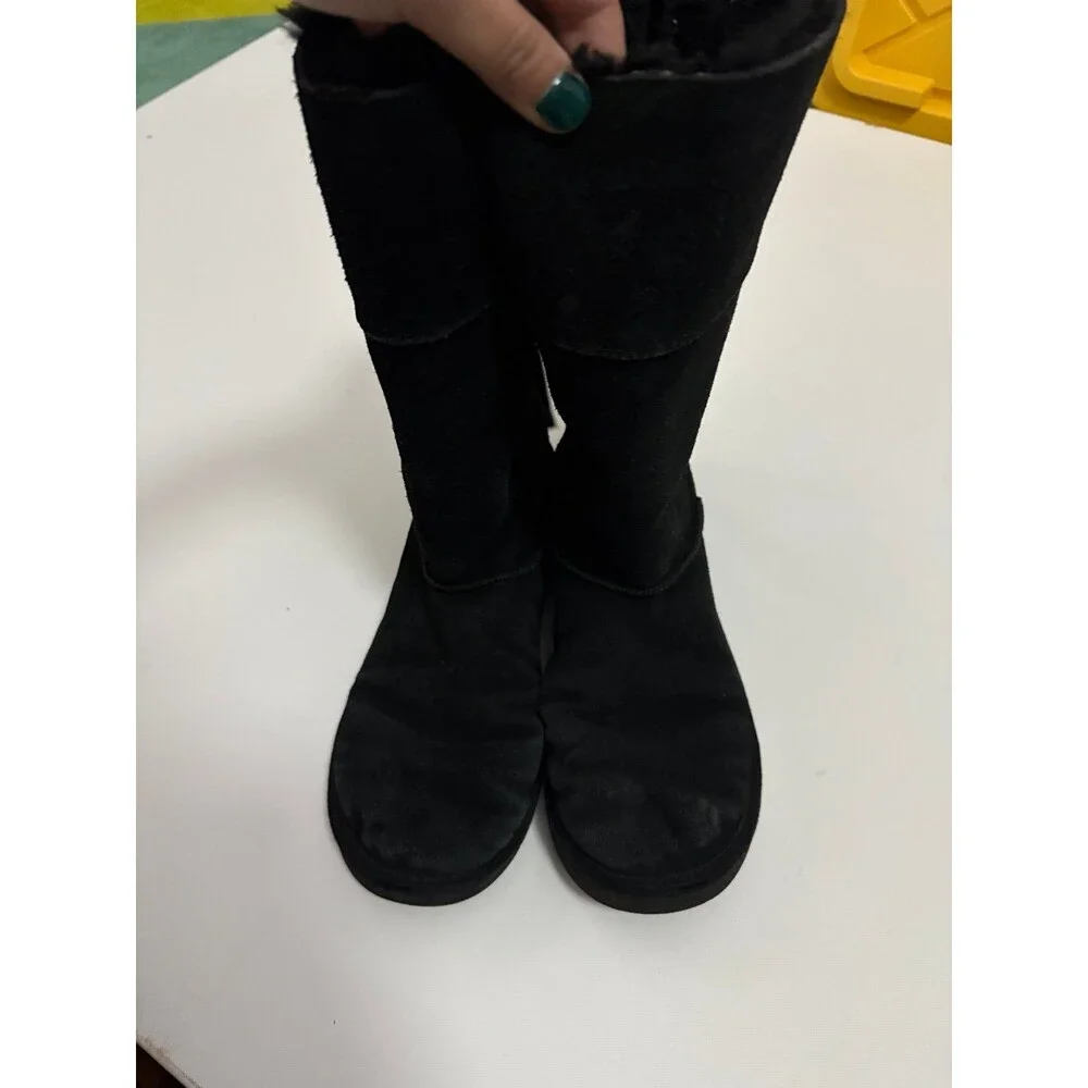 Kookaburra by Ugg Size 9